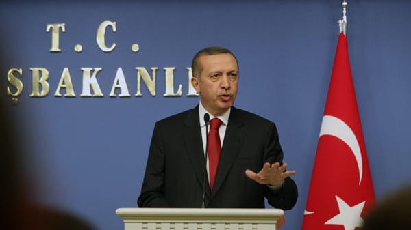 Der türkische Ministerpräsident Erdogan zeigte sich enttäuscht über die Entscheidung des französischen Parlaments Der türkische Ministerpräsident Erdogan zeigte sich enttäuscht über die Entscheidung des französischen Parlaments