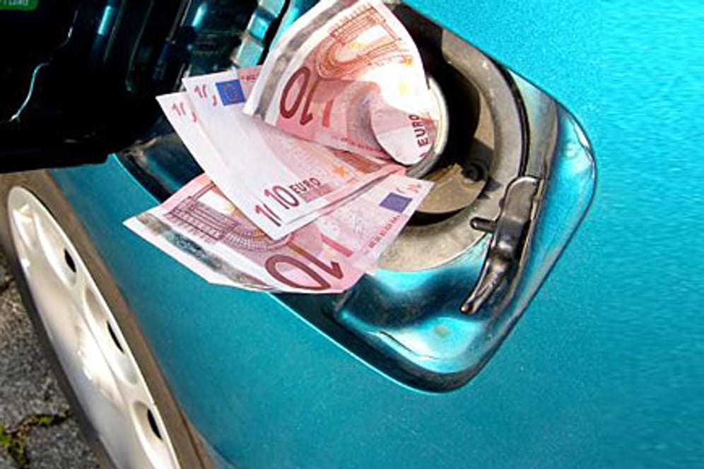 Die Bürger in Deutschland mussten vor allem für Benzin und Diesel mehr bezahlen
