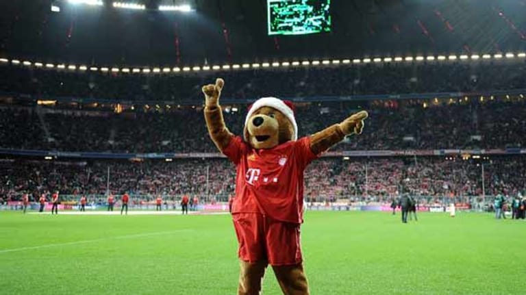 Das ist Berni. Das Maskottchen des FC Bayern München hat in der Allianz Arena öfter Grund zum Jubeln. Wenn Gomez und Co. ein Tor schießen, dann tanzt der Bär mit den schweren Knochen zu den White Stripes und ihrem Song "Seven Nations Army".