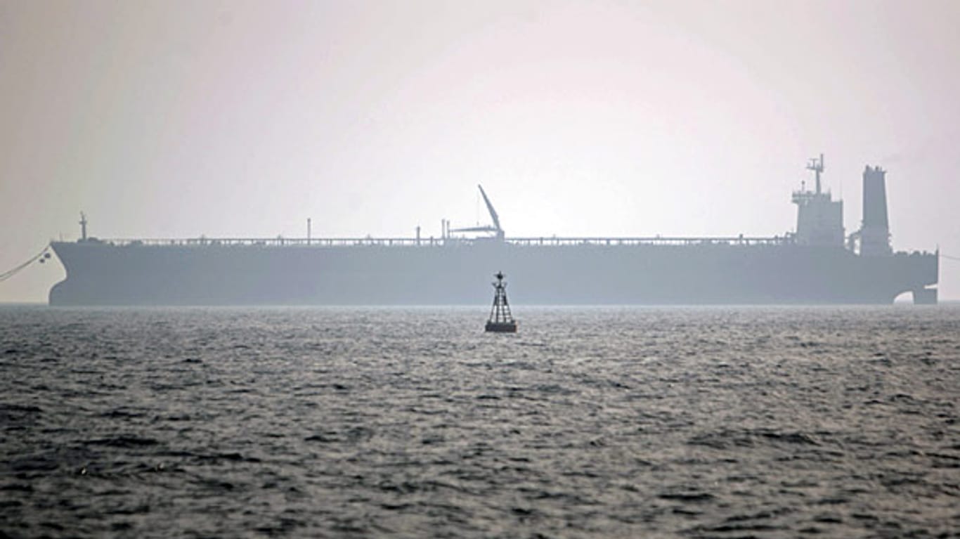 Tanker vor dem Hafen Assaluyeh im Persischen Golf