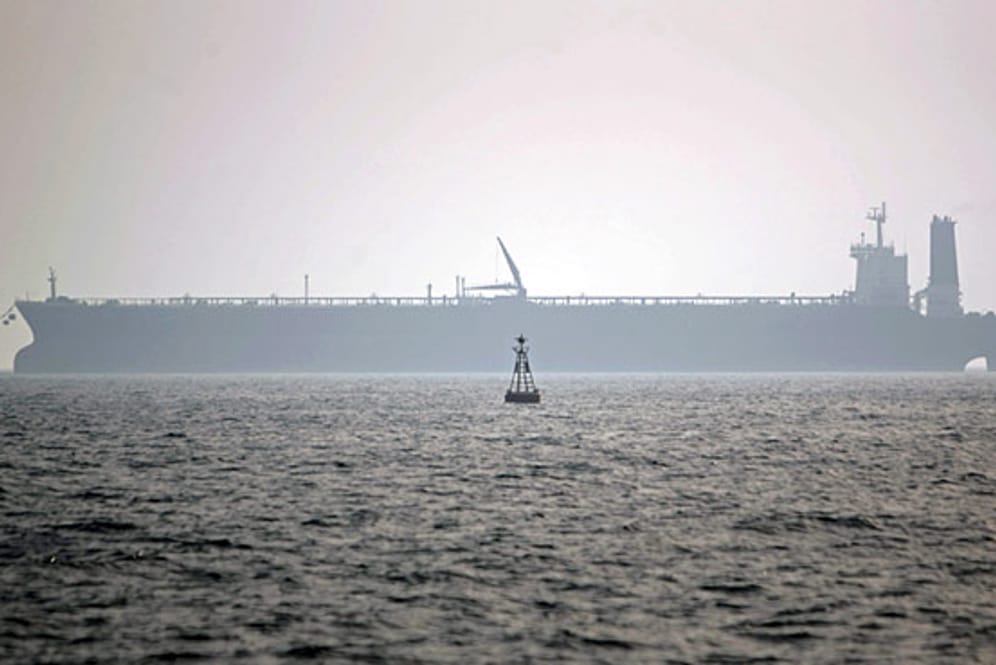Tanker vor dem Hafen Assaluyeh im Persischen Golf