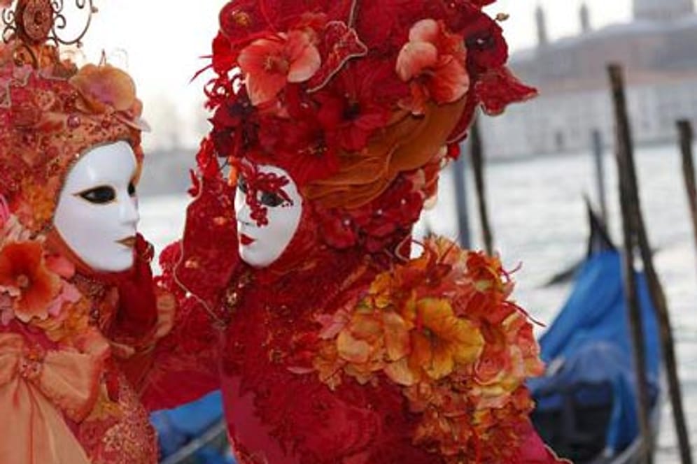 Maskenball zu Fasching in Venedig