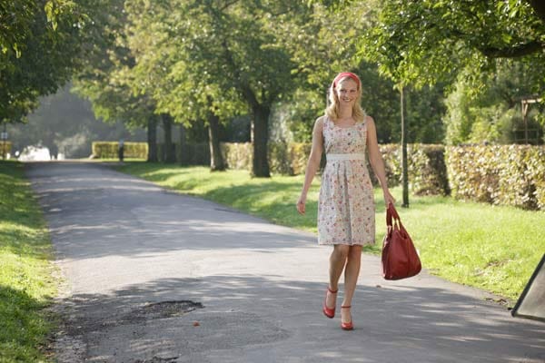 Frühjahrsmode 2012: Fifties-Look und leuchtende Farben.