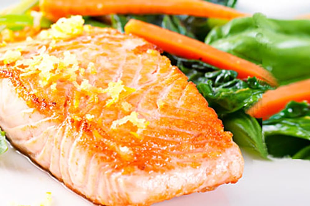 Fisch und Gemüse können das Gehirn vor Alterungsprozessen schützen.