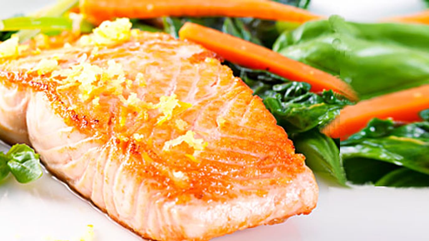 Fisch und Gemüse können das Gehirn vor Alterungsprozessen schützen.