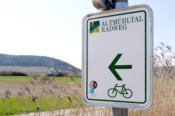 Altmühltal-Radweg: von Rothenburg bis Regensburg immer entlang der Altmühl Radfahren.