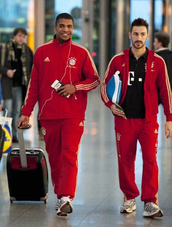 Der FC Bayern bricht auf: Breno und Diego Contento (v.li.) am Flughafen. Der FC Bayern bricht auf: Breno und Diego Contento (v.li.) am Flughafen.