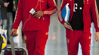 Der FC Bayern bricht auf: Breno und Diego Contento (v.li.) am Flughafen.