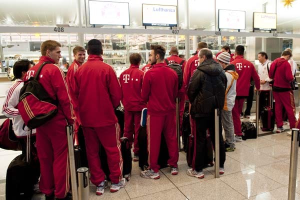 Schlange stehen für die Reise in wärmere Gefilde.