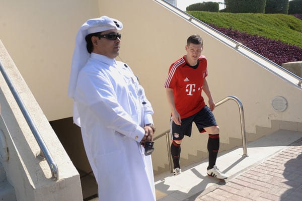 Der nächste Morgen: Bastian Schweinsteiger ist auch wieder dabei. Nach seinem Schlüsselbeinbruch greift er voll an. Der nächste Morgen: Bastian Schweinsteiger ist auch wieder dabei. Nach seinem Schlüsselbeinbruch greift er voll an.