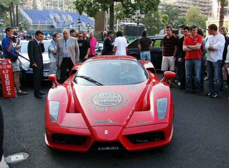 Beim "Gumball 3000"-Straßenrennen trifft sich alljährlich die Crème de la Crème der Protz-Maschinen zum Show-Rennen der Superlative. Knapp 3000 Meilen müssen auf öffentlichen Straßen zurückgelegt werden. Am 25. Mai startet das nächste Rennen – dieses Mal quer durch die USA.