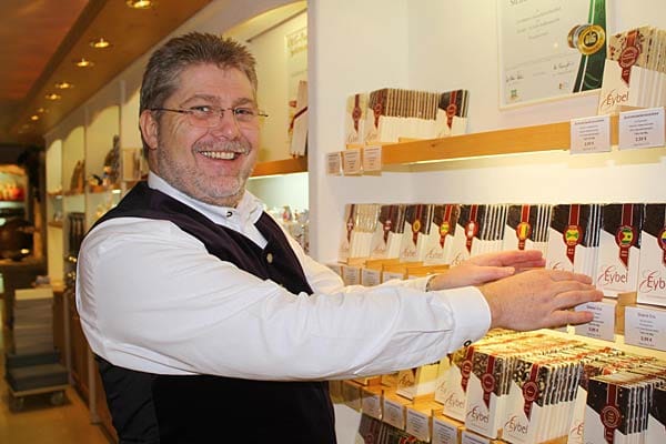 Eine davon betreibt Andreas Eybel in Bad Wiessee. Der gelernte Konditormeister stellt Schokolade her.