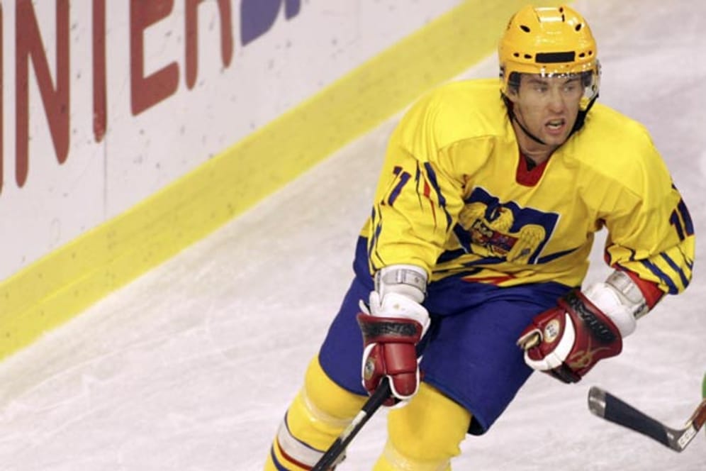 Der rumänischer Eishockey-Nationalspieler Basilidesz im Jahre 2007.