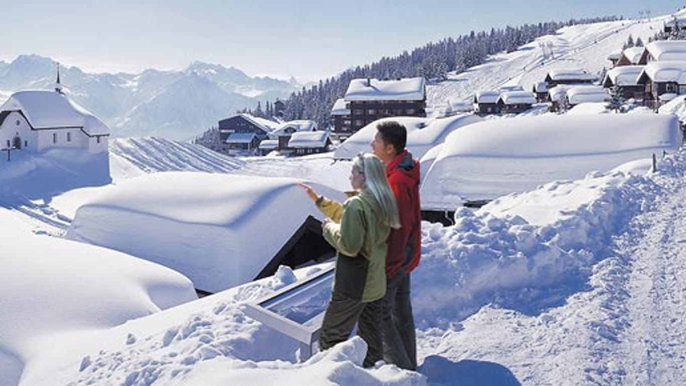 Vorfahrt für Fußgänger - die Bettmeralp im schweizerischen Wallis ist nur per Seilbahn zu erreichen.