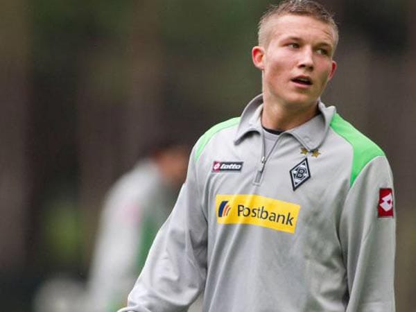 Ein weiterer Neuzugang der Gladbacher Borussia ist Alexander Ring. Der 20-Jährige Mittelfeldspieler kommt vom finnischen Erstligisten HJK Helsinki und hat bereits sechs Einsätze in der finnischen Nationalmannschaft absolviert.