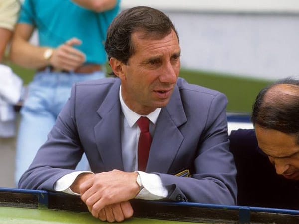 Der Gewinn der Weltmeisterschaft 1986 durch Argentinien könnte durch die Rituale des Trainer Carlos Bilardo begünstigt worden sein. Zum einen lieh er sich von einem seiner Spieler vor der ersten Partie die Zahnpasta und führte dies bis zum Finale fort. Zum anderen war er davon überzeugt, dass Hühnerfleisch Unglück bringt. Deshalb mussten die Gauchos fünf Wochen lang auf Hühnchen verzichten.