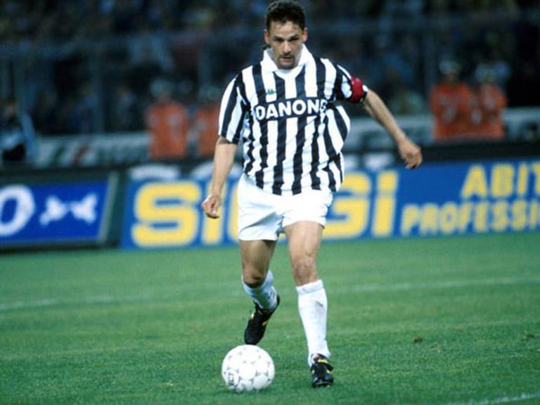 1993 war das Jahr von Roberto Baggio. Der italienische Nationalspieler gewann in der Saison 1992/1993 mit Juventus Turin den Uefa Cup. Bei der Wahl zum Weltfußballer des Jahres setzte er sich gegen Romario aus Brasilien und Dennis Bergkamp aus den Niederlanden durch.