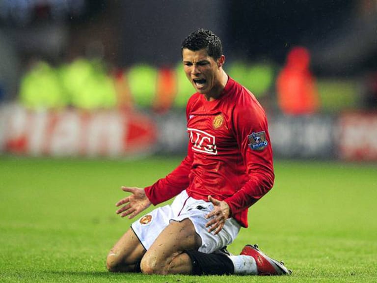 2008 hieß der Preisträger erneut Ronaldo. In diesem Fall ist er jedoch Portugiese und hört auf den Vornamen Cristiano. Der Superstar wurde in dieser Saison Torschützenkönig in der Premier League und gewann mit Manchester United zudem noch die Champions League.