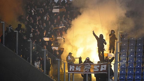 Ausschreitungen in und um Fußball-Stadien sind in der Saison 2011/2012 leider keine Seltenheit.