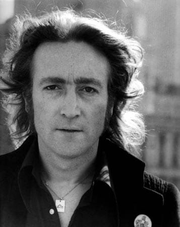 Er war nicht nur als Mitglied der Beatles erfolgreich, sondern auch als Solokünstler: John Lennon. Im Alter von nur 40 Jahren wurde der Engländer 1980 in New York City erschossen.