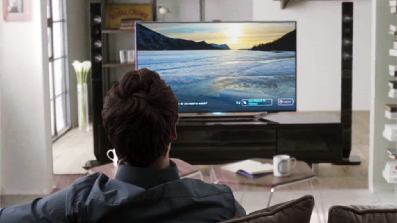 Samsung stellt mit dem neuen Smart-TV eine Gestensteuerung vor.