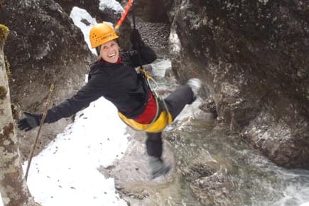 Spaß und Sport im Schnee: Wintercanyoning