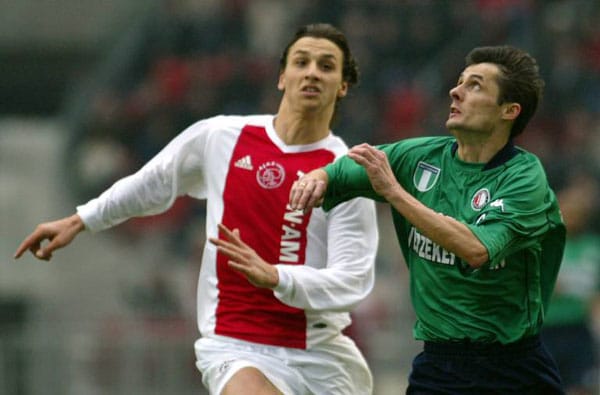Im Umfeld von "De Klassieker" zwischen Ajax Amsterdam und Feyenoord Rotterdam kommt es immer wieder zu Schlägereien zwischen den verfeindeten Fan-Gruppen. Von den 162 Partien entschied Ajax 73 für sich, Feyenoord gewann 53 Mal.
