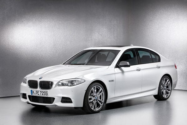 Der neue BMW M 550d xDrive vereint zwei Premieren: Allrad und Diesel von M. Der neue BMW M 550d xDrive vereint zwei Premieren: Allrad und Diesel von M.