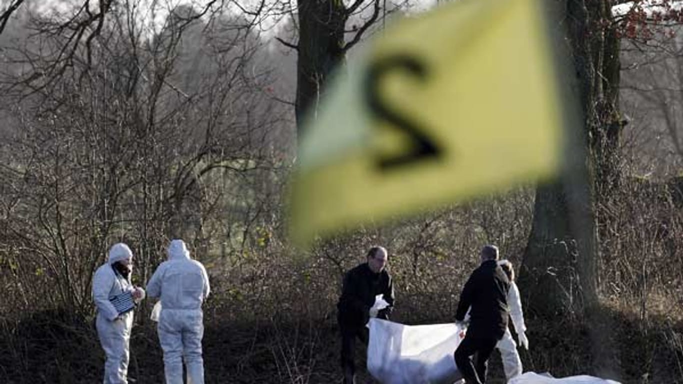 Am Rande eines Golfplatzes in Großensee bei Hamburg wurde die Leiche einer jungen Frau entdeckt