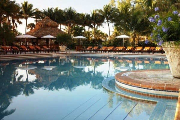 Auch in Miami Beach herrscht die meiste Zeit tolles Badewetter. Im The Palms Hotel & Spa kriegen Pool und Strand Top-Noten.