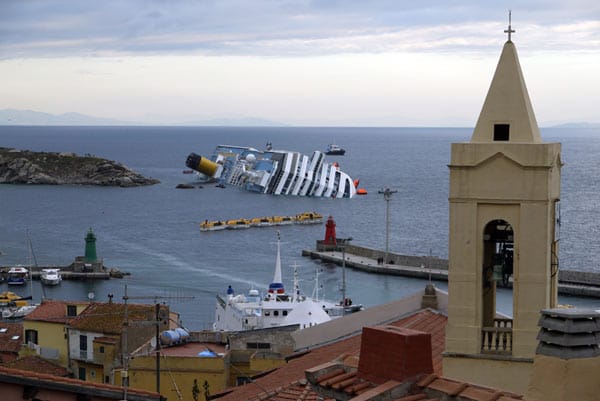 Schon mehrfach haben Unglücke auf Kreuzfahrtschiffen die Ferienfreuden der Passagiere jäh beendet, so wie jetzt auf der "Costa Concordia" in Italien.