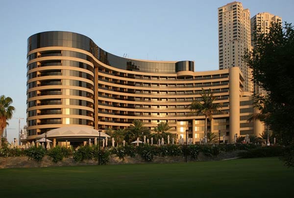 Badehotel im Emirat mit großzügigem Privatstrand: Das Le Royal Méridien Beach Resort & Spa in Dubai.