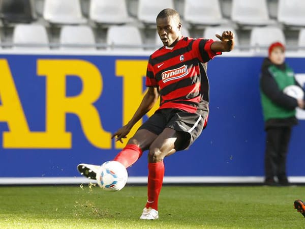 Bereits Anfang Januar haben sich die Freiburger die Dienste des senegalesischen Verteidigers Fallou Diagné für 500.000 Euro vom französischen Zweitligisten FC Metz gesichert. Der 22-Jährige stammt vom selben Ex-Klub wie Stürmer Papiss Demba Cissé und wurde bis 2016 unter Vertrag genommen.