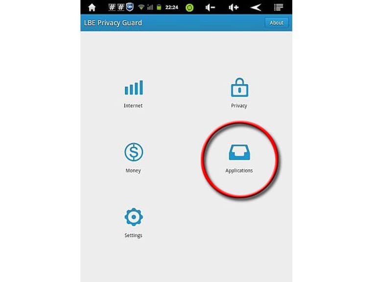 Sie können mit dem LBE Privacy Guard verschiedene Aspekte Ihres Smartphones überwachen, zum Beispiel die Kosten oder das verwendete Datenvolumen. Um einzelne Apps zu kontrollieren, tippen Sie auf Applications.