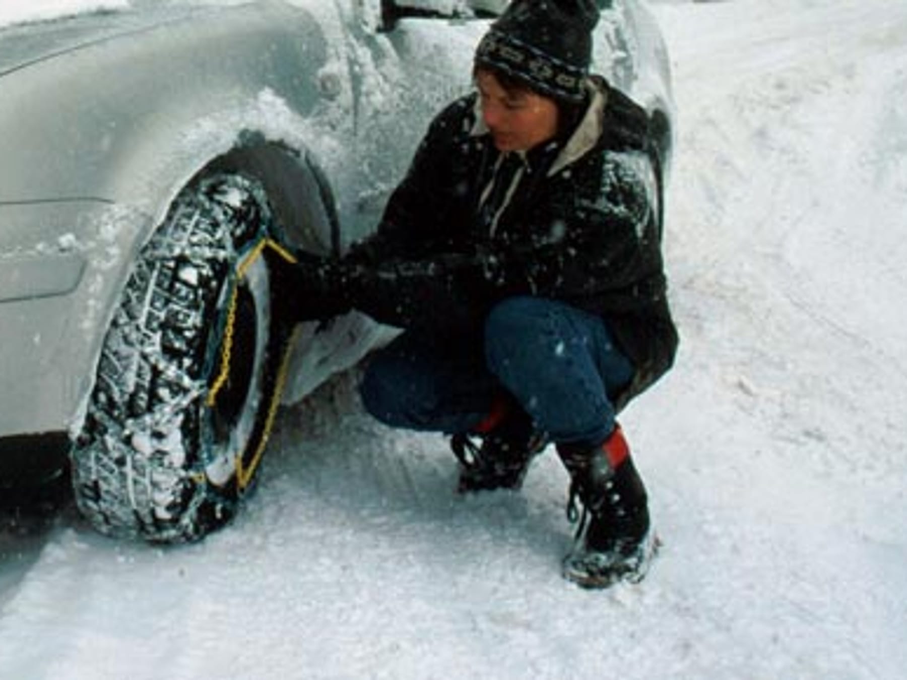 Schneeanfahrhilfen - Kein Ersatz für Schneeketten am Auto