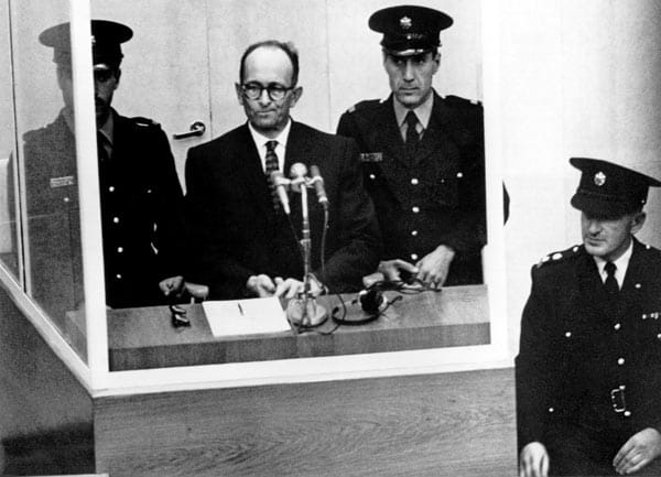 Das Protokoll der Geheimsitzung schreibt SS-Obersturmbannführer Adolf Eichmann. Dieser wird als Leiter des Judenreferats im Reichssicherheitshauptamt zentral mitverantwortlich für die Deportation und Ermordung von rund sechs Millionen Menschen. 1960 wird er vom israelischen Geheimdienst in Argentinien aufgespürt und nach Israel entführt, wo ihm vor dem Jerusalemer Bezirksgericht der Prozess gemacht wird. Eichmann wird zum Tode verurteilt und 1962 hingerichtet.