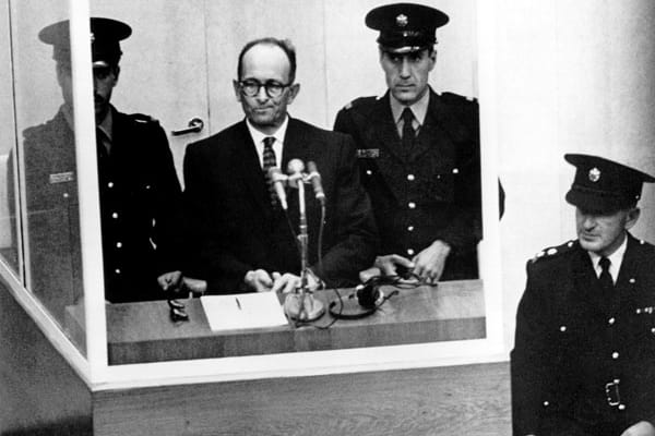 Das Protokoll der Geheimsitzung schreibt SS-Obersturmbannführer Adolf Eichmann. Dieser wird als Leiter des Judenreferats im Reichssicherheitshauptamt zentral mitverantwortlich für die Deportation und Ermordung von rund sechs Millionen Menschen. 1960 wird er vom israelischen Geheimdienst in Argentinien aufgespürt und nach Israel entführt, wo ihm vor dem Jerusalemer Bezirksgericht der Prozess gemacht wird. Eichmann wird zum Tode verurteilt und 1962 hingerichtet.