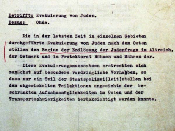 In den folgenden Jahren wird der mörderischen Plan fortgesetzt bis kurz vor der Befreiung durch die Alliierten. Hier ein geheimes Dokument aus dem Jahre 1942 über die Evakuierung von Juden.