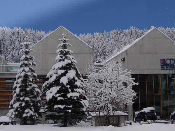 Das All in One Hotel Inn Lodge in Celerina bei St. Moritz ist ein modernes Designhotel mitten in den Bergen.