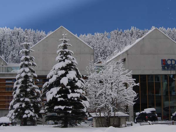 Das All in One Hotel Inn Lodge in Celerina bei St. Moritz ist ein modernes Designhotel mitten in den Bergen. Das All in One Hotel Inn Lodge in Celerina bei St. Moritz ist ein modernes Designhotel mitten in den Bergen.