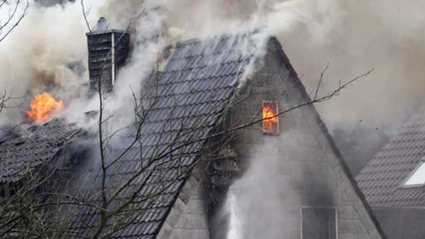 Bei dem verheerenden Hausbrand kamen drei Kinder ums Leben