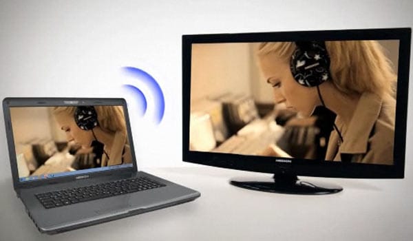 Wer einen Fernseher besitzt, der die Drahtlos-Technik Wireless Display (WiDi) unterstützt, kann Bild und Ton per Funk vom Aldi-Notebook auf den TV-Schirm übertragen.