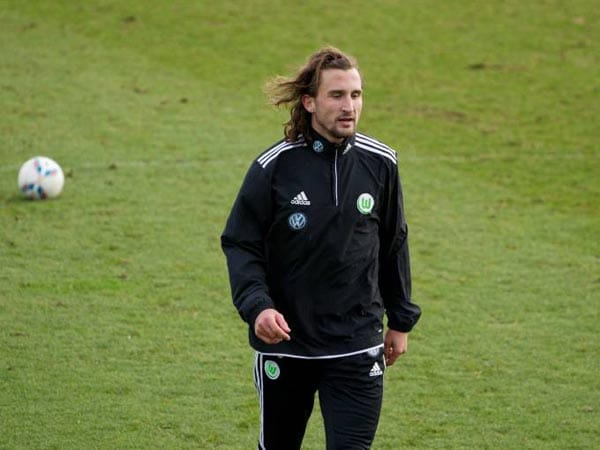 Kurz vor Weihnachten schlägt der VfL Wolfsburg zum ersten Mal auf dem Transfermarkt zu. Petr Jiracek von Viktoria Pilsen ist der erste Winter-Neuzugang der Saison 2011/12. Kurz vor Weihnachten schlägt der VfL Wolfsburg zum ersten Mal auf dem Transfermarkt zu. Petr Jiracek von Viktoria Pilsen ist der erste Winter-Neuzugang der Saison 2011/12.