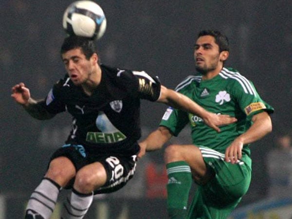 Vieirinha (li.) ist Publikumsliebling beim griechischen Erstligisten PAOK Saloniki. Doch dem Ruf von Felix Magath und dem VfL Wolfsburg kann auch der Portugiese nicht widerstehen. Die Ablöse für Vieirinha beträgt rund 4,5 Millionen. Vieirinha (li.) ist Publikumsliebling beim griechischen Erstligisten PAOK Saloniki. Doch dem Ruf von Felix Magath und dem VfL Wolfsburg kann auch der Portugiese nicht widerstehen. Die Ablöse für Vieirinha beträgt rund 4,5 Millionen.