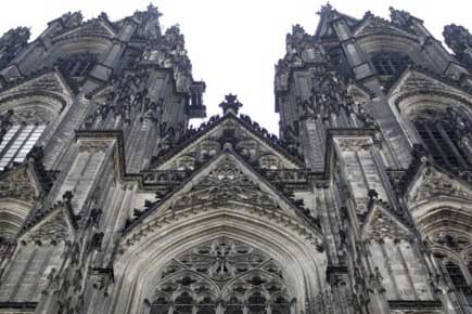 Der Kölner Dom schwankt, vibriert und zittert