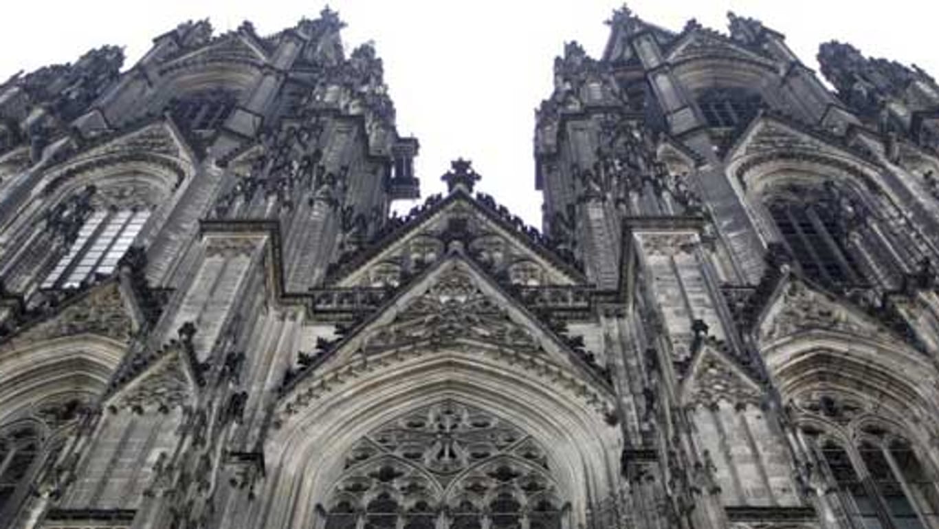 Der Kölner Dom schwankt, vibriert und zittert