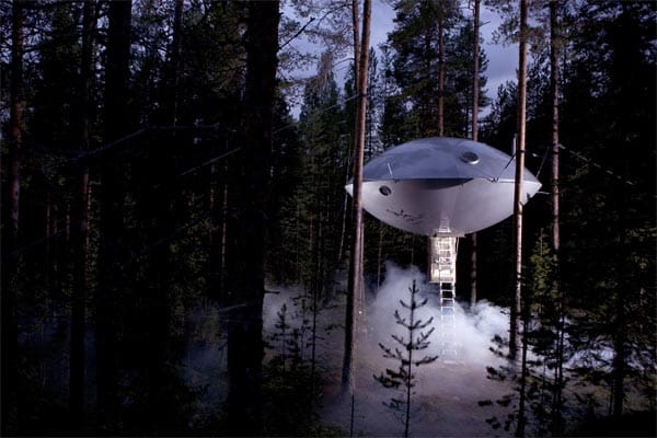 Auch ein Ufo findet man im Treehotel.