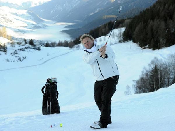 Für Adi Hengstberger, zweifacher Weltmeister im Schneegolf, ist der Sport auch wegen des gesunden alpinen Klimas „eine sehr gute Alternative zum Golfen im Grünen".