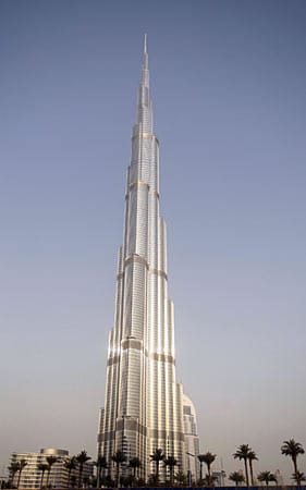 Bisher steht das höchste Gebäude der Welt in Dubai. Der Burdsch Khalifa ist 828 Meter hoch.