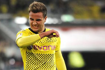 Schmerzverzerrt und ungewiss in die kommenden Wochen: Mario Götze.